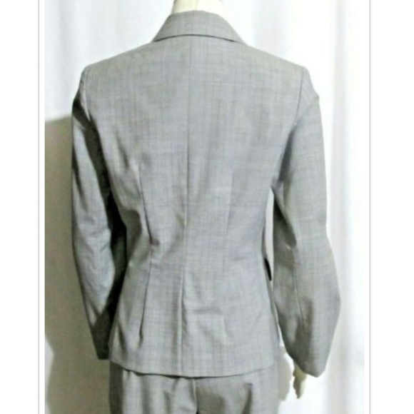 Ladies HAROLD'S Gray Pinstripe Pants Suit Size 4 - Picture 5 of 8